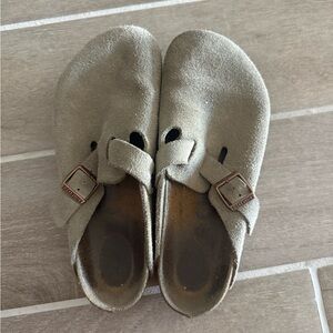 Woman’s Boston Soft Footbed Clog In Taupe